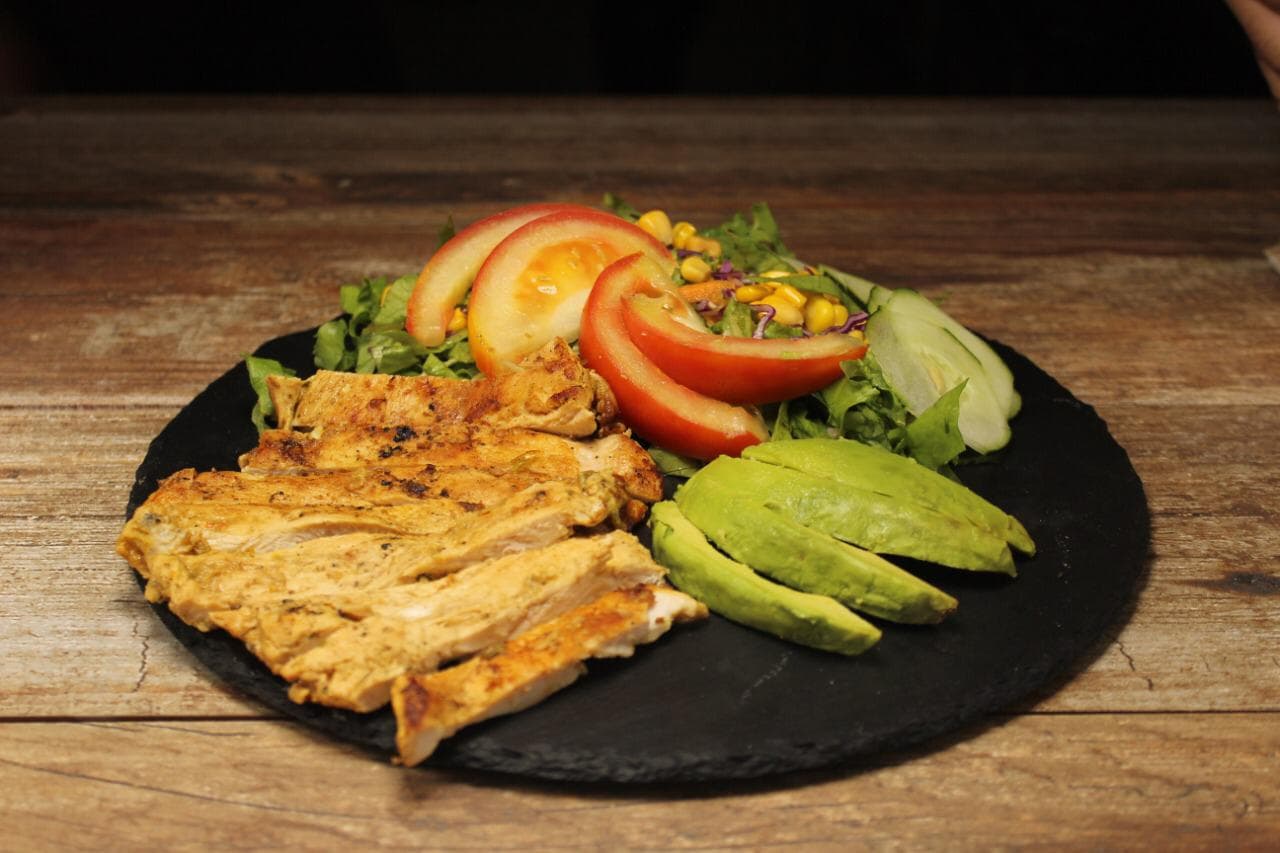 Ensalada de la Casa con Pollo