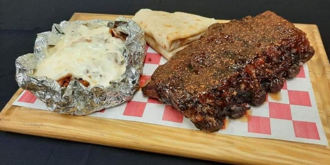 Orden de Costillas BBQ con  Papa Rellena