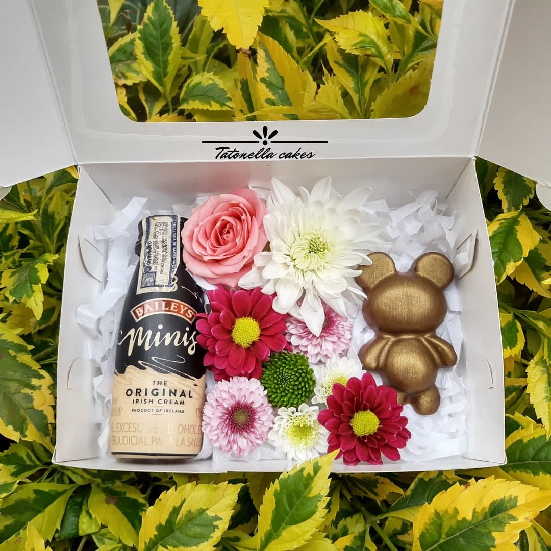 Ágata + flores + osito de chocolate