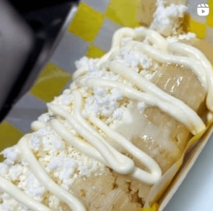 Con Elote Queso Crema y Topping