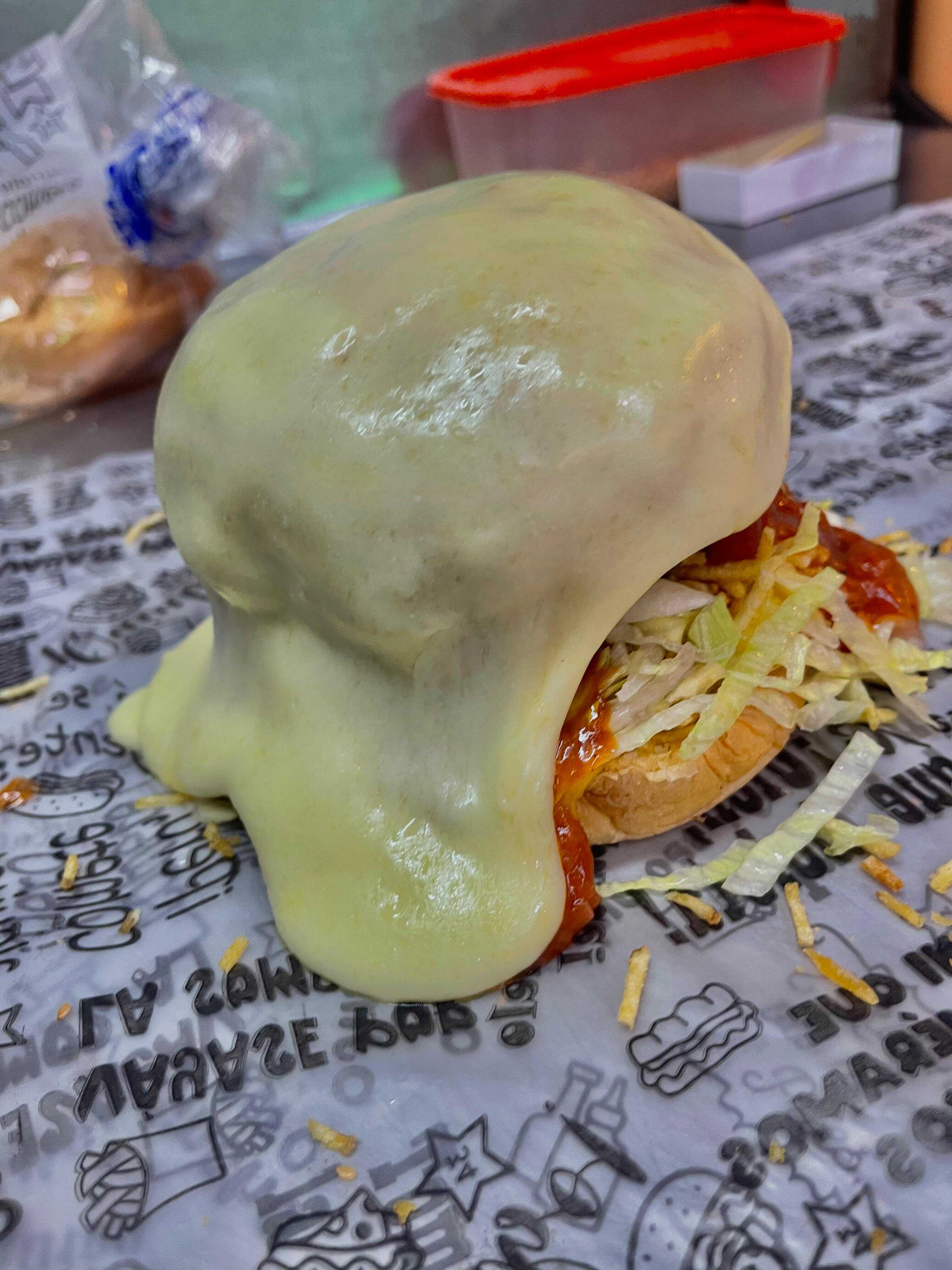 Hamburguesa con Pollo Desmechado