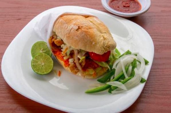 Torta de Chilaquiles con Milanesa