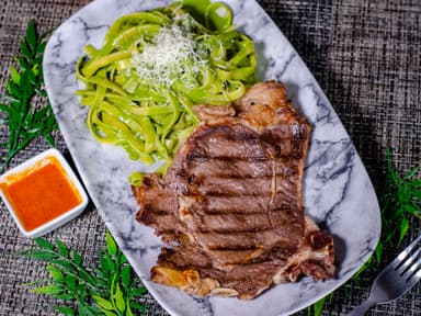 Fetuccini al Pesto con Churrasco