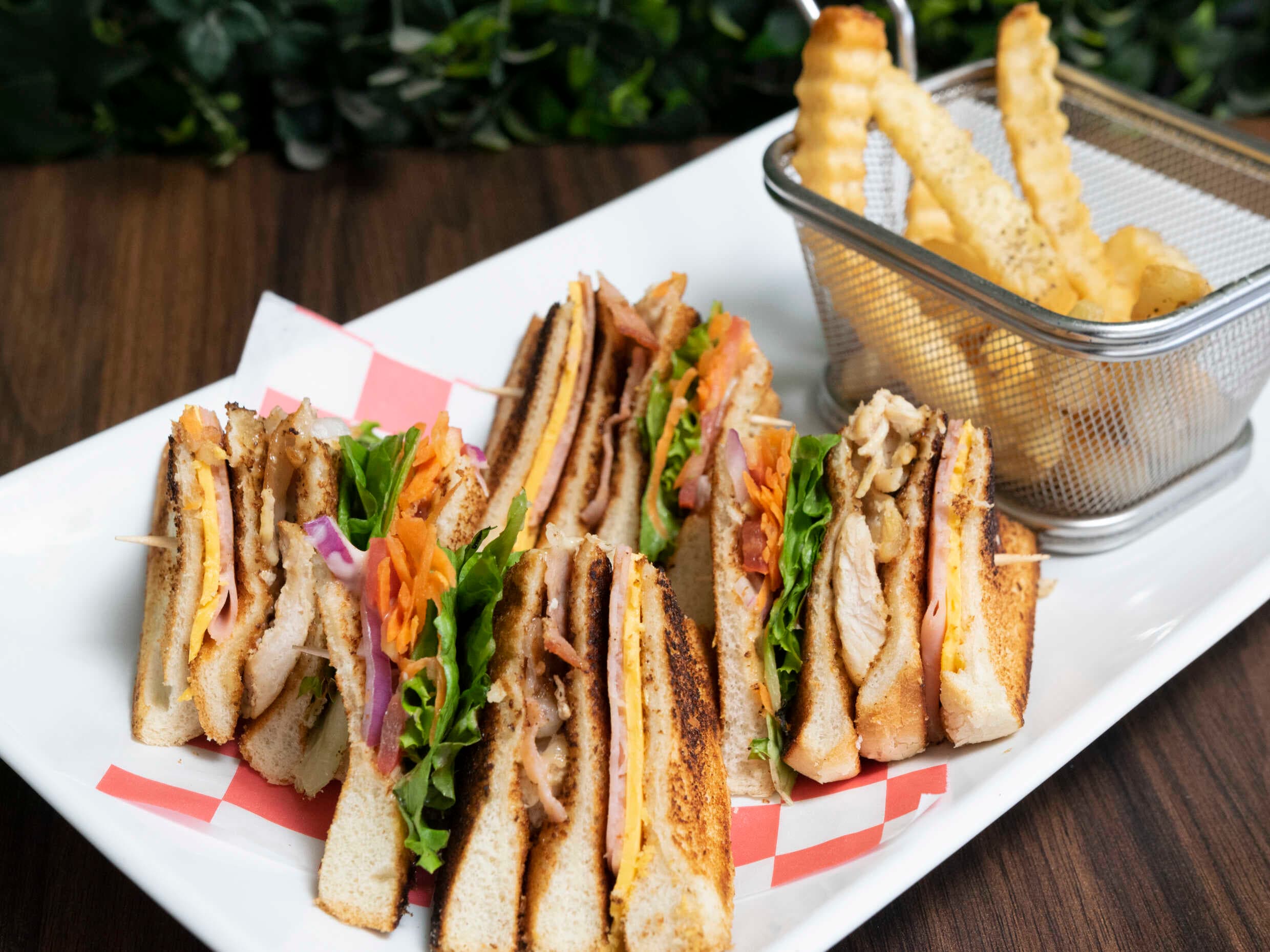 Club Sándwich + Fresas con crema