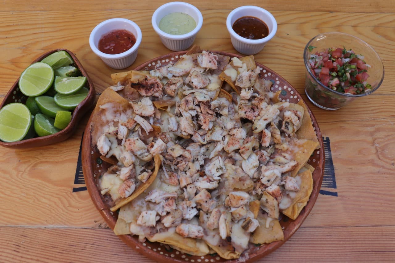 Nachos Gratinados con Carne ASADA