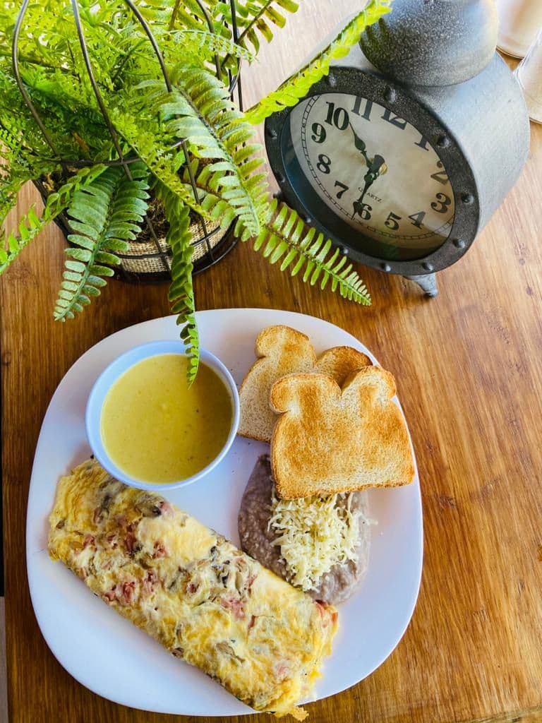 Omelette de Jamón con Champiñones