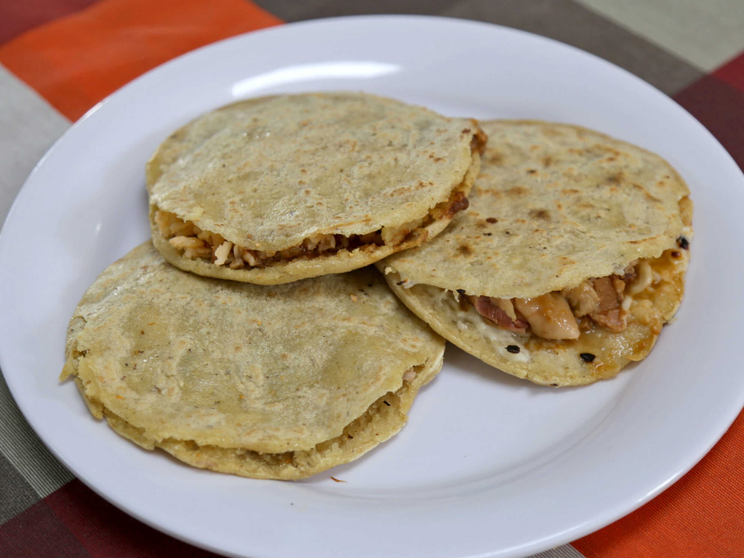 Gordita Con Chile Relleno Con Queso