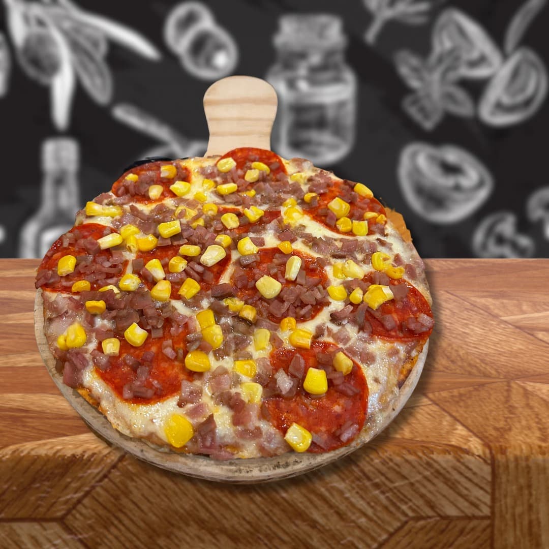 Pizza Pepperoni Tocineta y Maíz