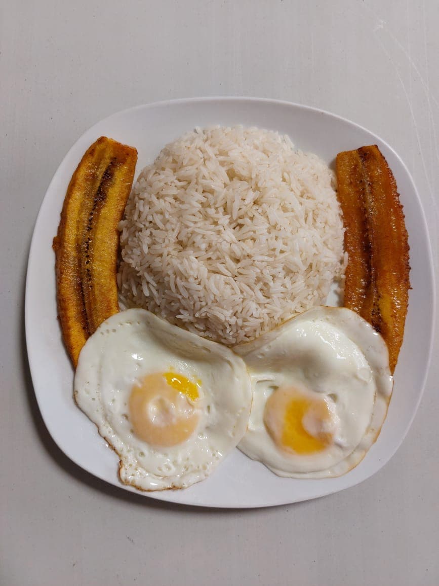 Arroz a la Cubana más Refresco
