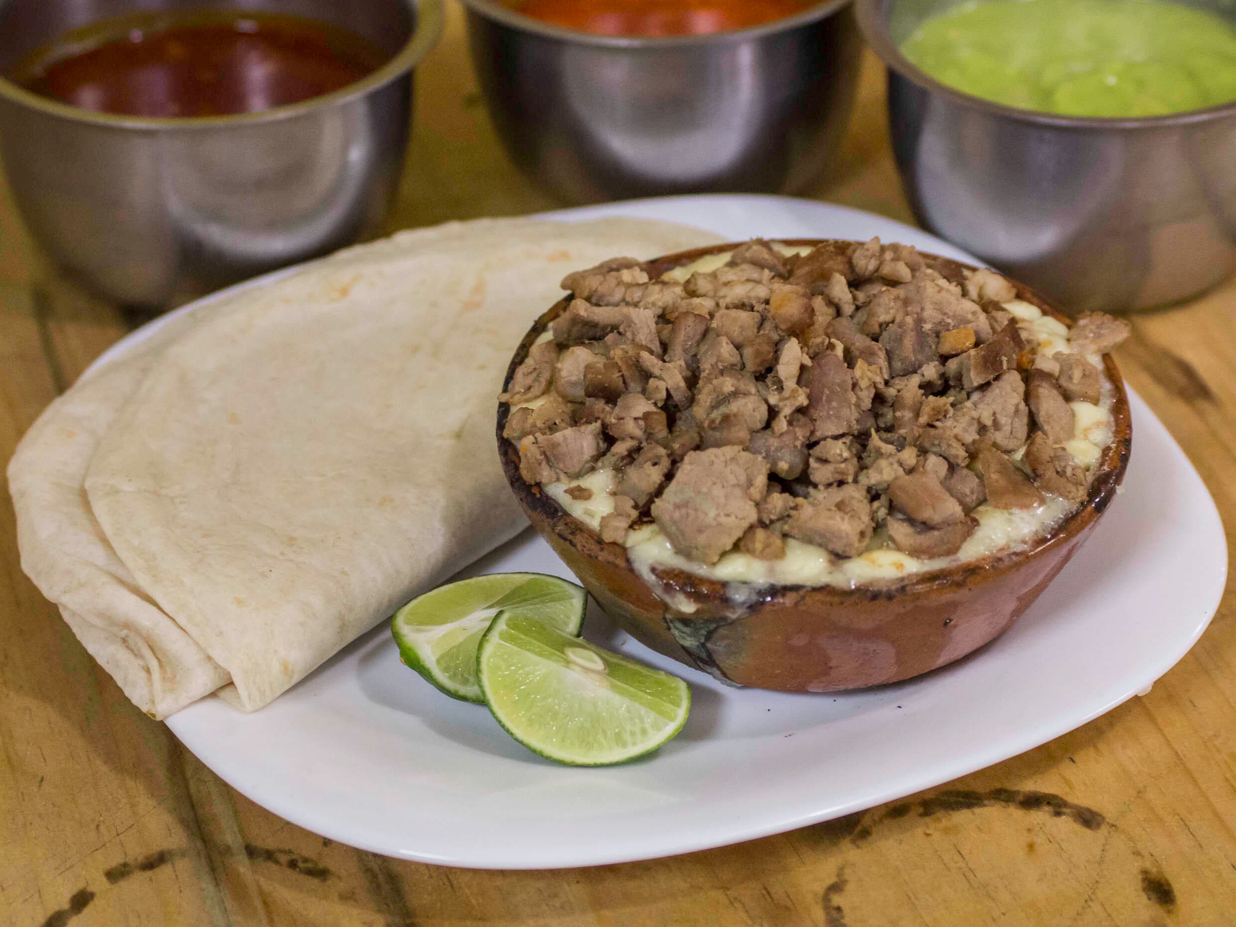 Queso Fundido con Carne