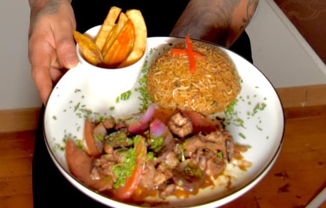 Pollo Saltado
