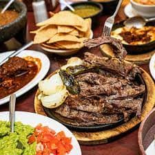 Parrillada FAMILIAR +2 Papas la Mantequilla GRATIS