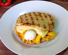 Arepa con Pollo