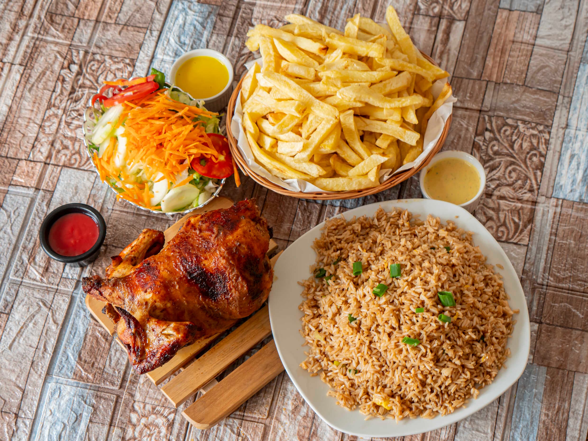 Pollo Entero con Chaufa