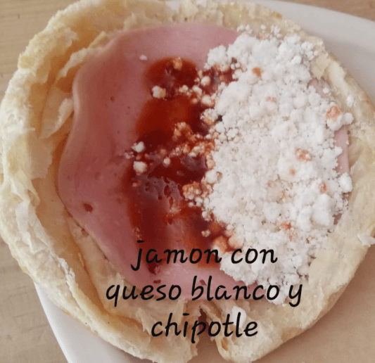 Empanada de Jamón Queso Blanco y Chipotle