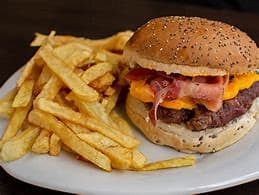 Hamburguesa de Medallón de Pollo con Papas 30%