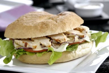Torta de Pollo + Coca Cola 355 ml