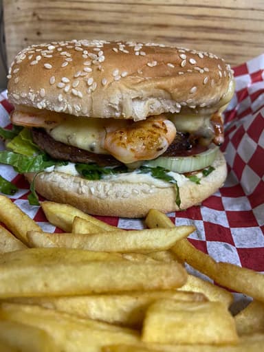 Hamburguesa Mar y Tierra + Papas Gratis