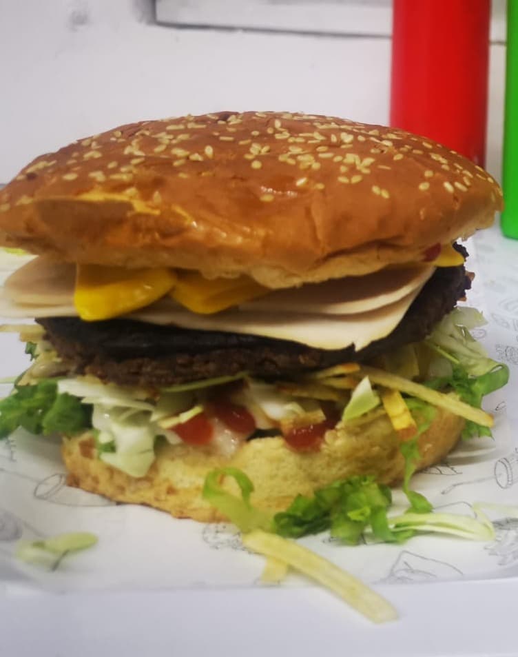 Hamburguesa Especial de Pollo con Papas