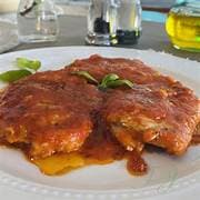 Bisteck de res en salsa roja