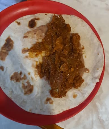 Burro Chicharrón en Salsa Roja