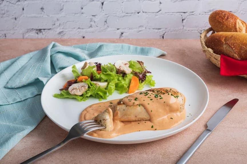 Pechuga Rellena en Crema Chiplote