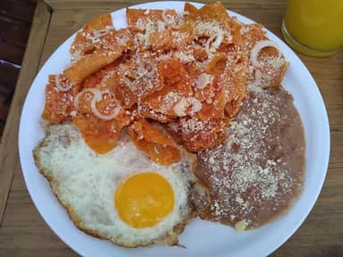 Chilaquiles con Huevo
