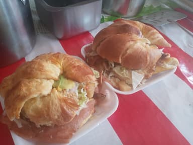 Cuernito relleno de Jamón