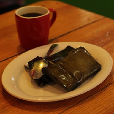 2 Tamales + Bebida