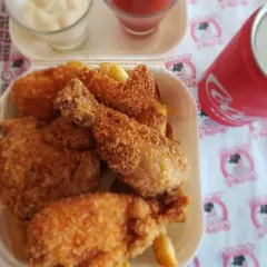 Papas con Pollo Chico + 1 refresco lata