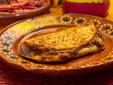 Quesadilla con Barbacoa Maíz
