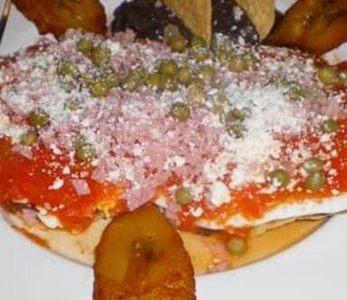 Huevos Motuleños (Estrellados)
