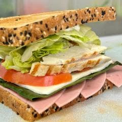 Combo Sandwich Poderoso + Licuado