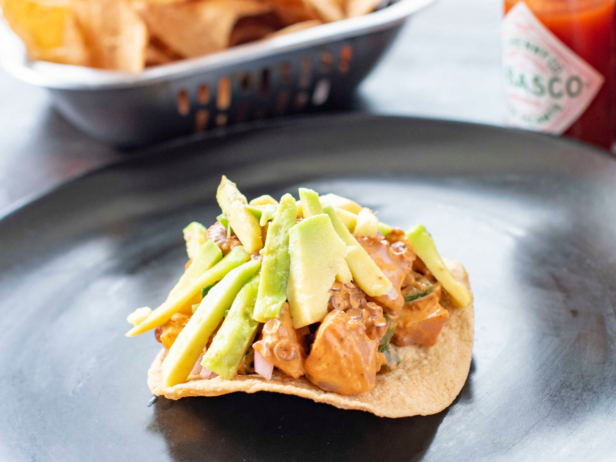 Tostadas de Pulpo Enchipotlado