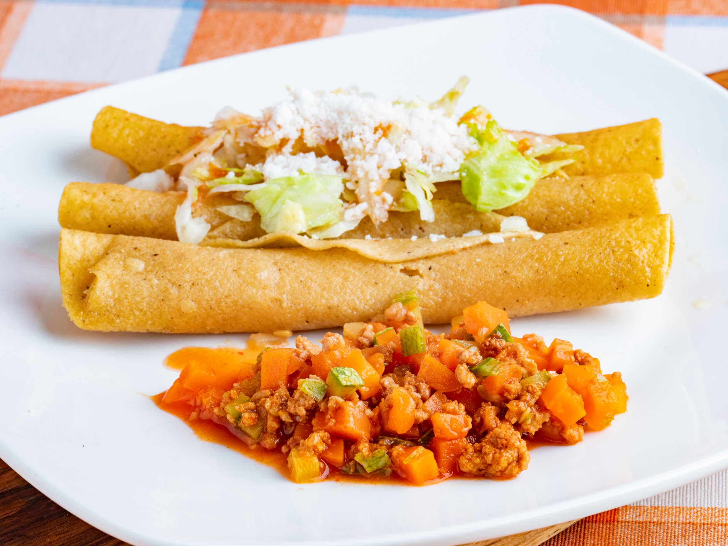Taco Dorado de Picadillo