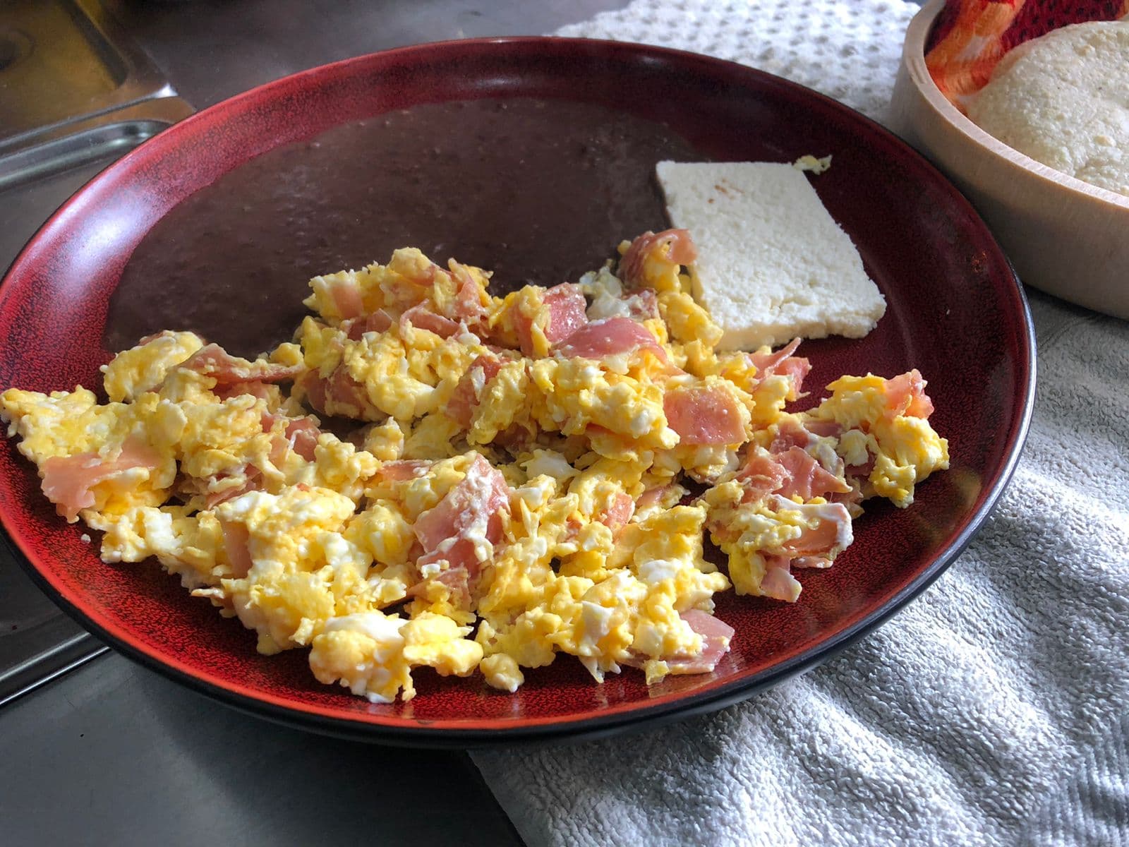 Huevos con jamón