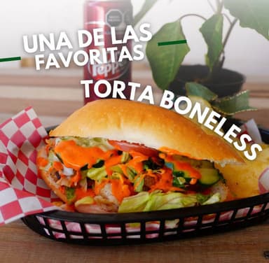 Combo Torta Boneless + Agua