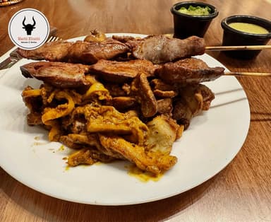 2 Palitos de Anticucho, Rachi y Mollejitas