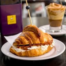 Croissan Mermelada y Queso
