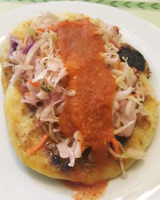 Pupusa  frijol con queso