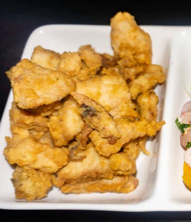 Chicharrón de Pescado + Inca Kola 600 Ml