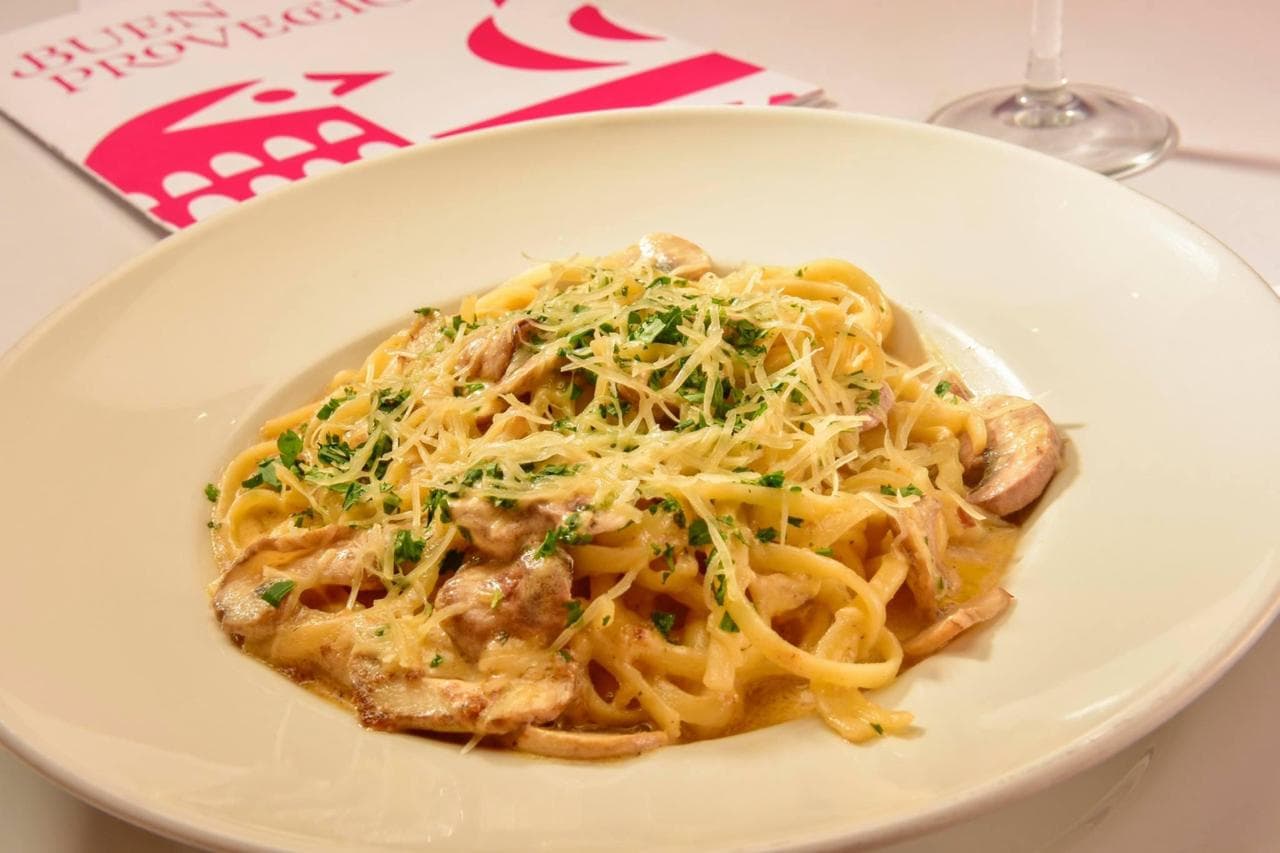 PASTA  A LOS TRES QUESOS