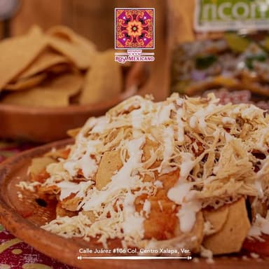 Chilaquiles Rojos con Pollo