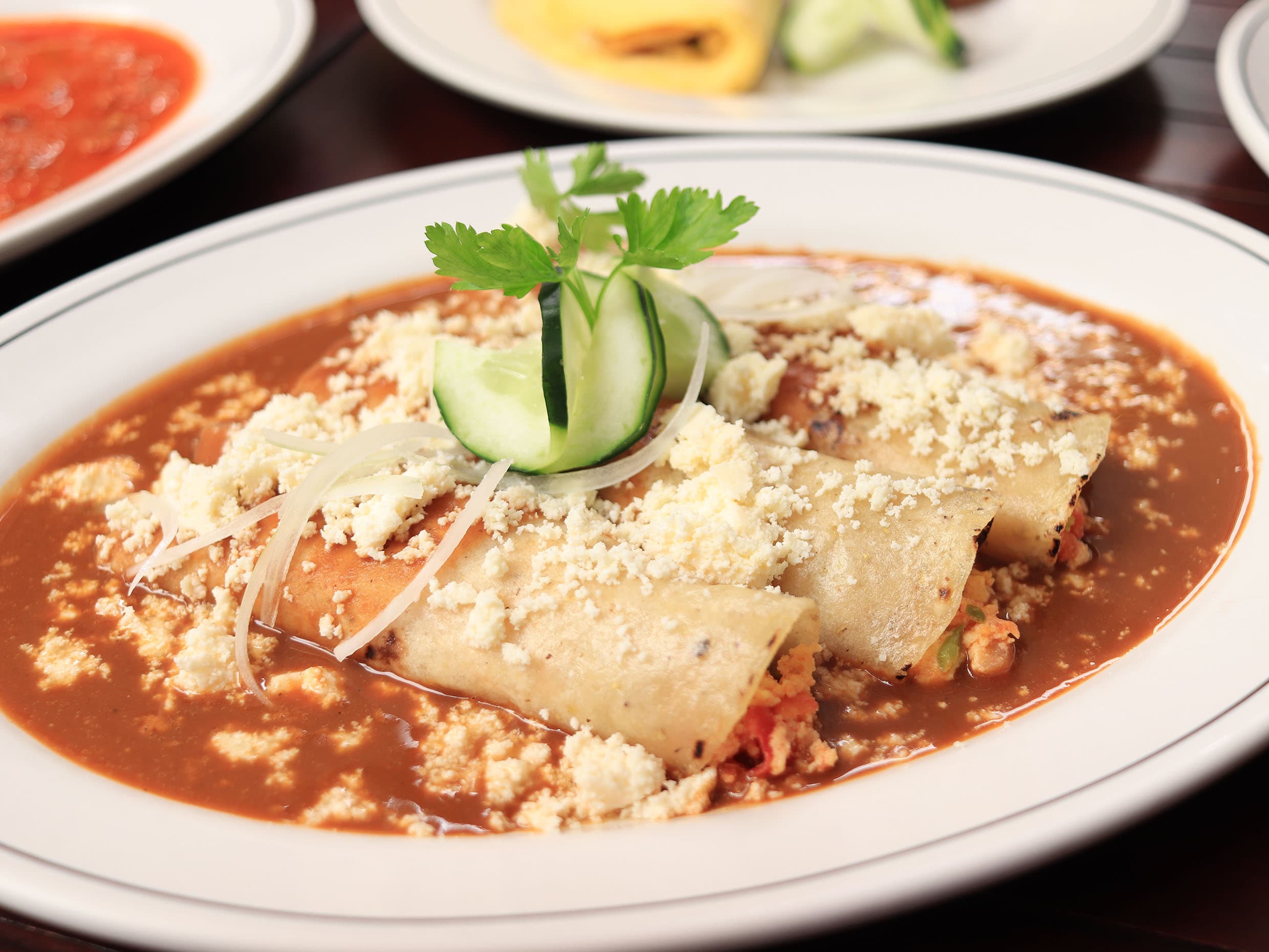 Enfrijoladas Rellenas de Huevo a la Mexicana
