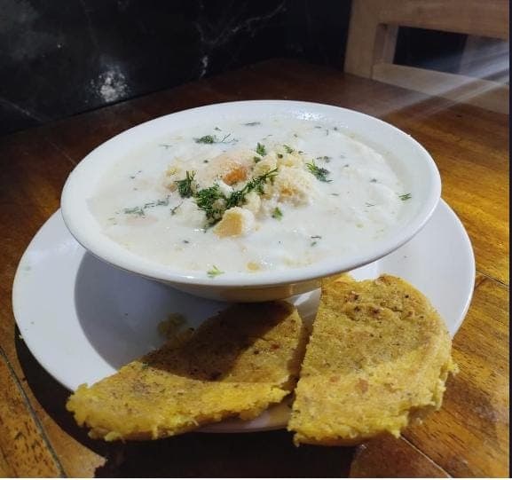 Caldo de Huevo + Arepa de Maíz Pelado