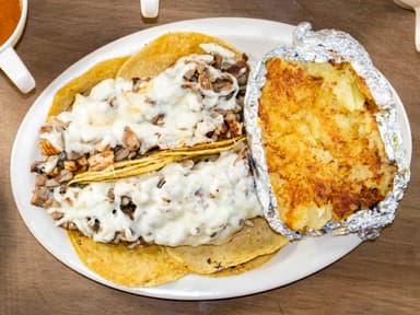 Tacos de Bistec con Queso y Papa