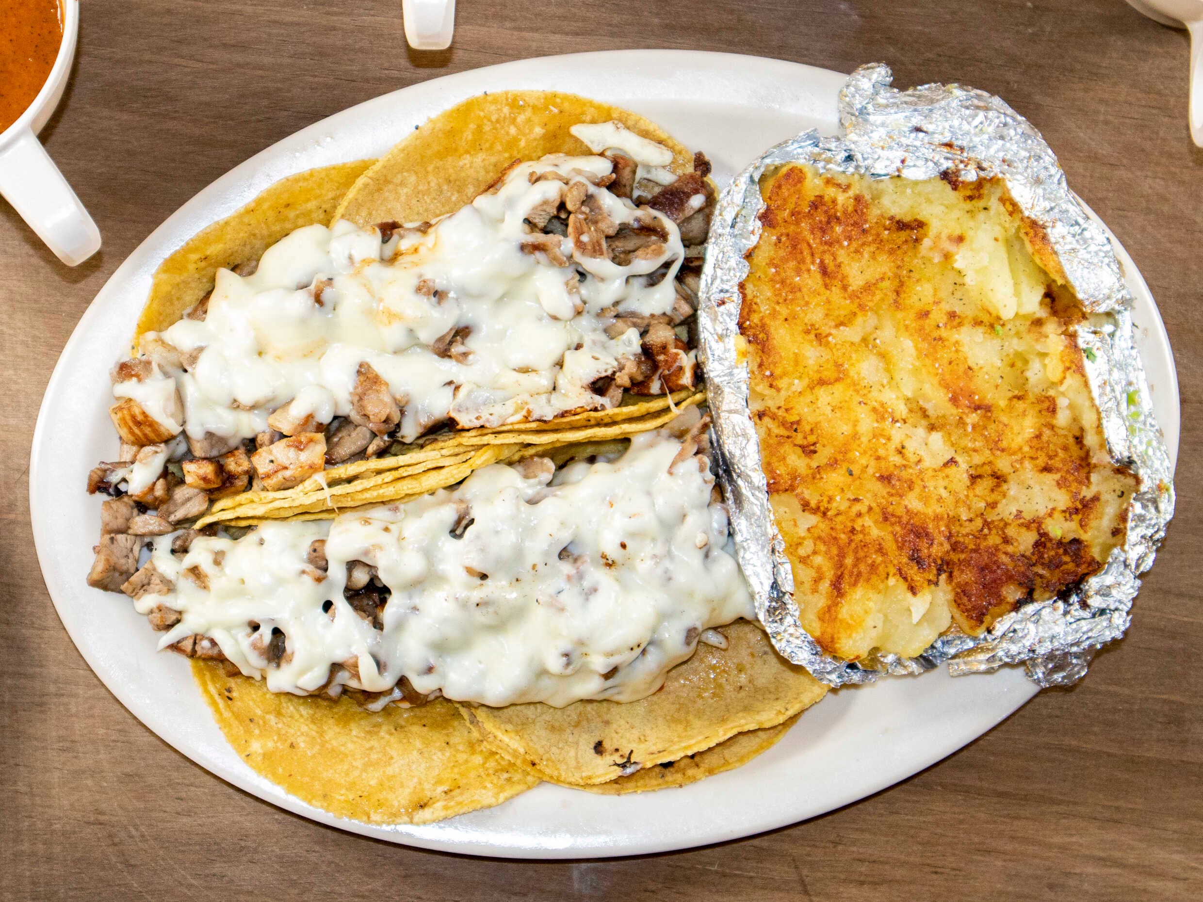 Tacos de Bistec con Queso y Papa