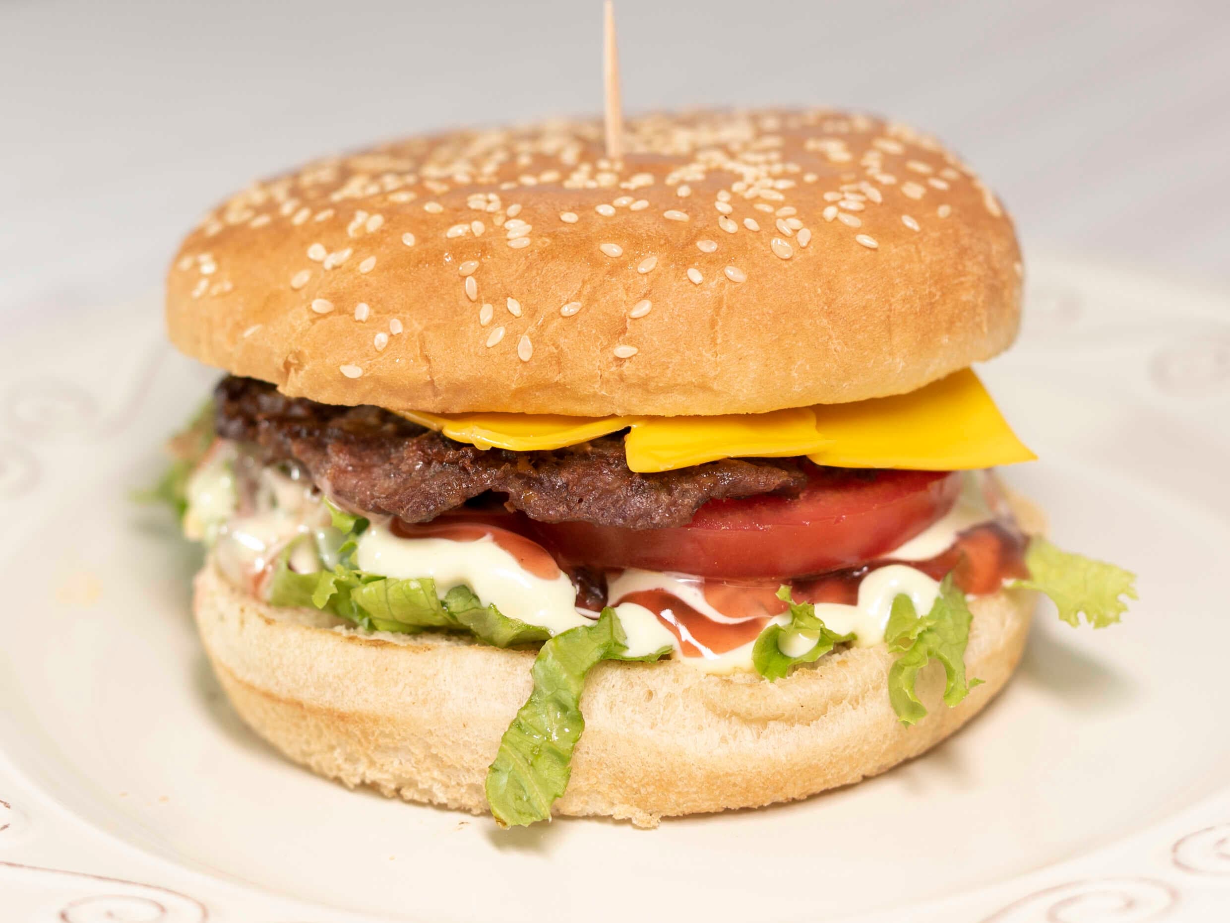 Hamburguesa Jamon, Tocineta y Queso