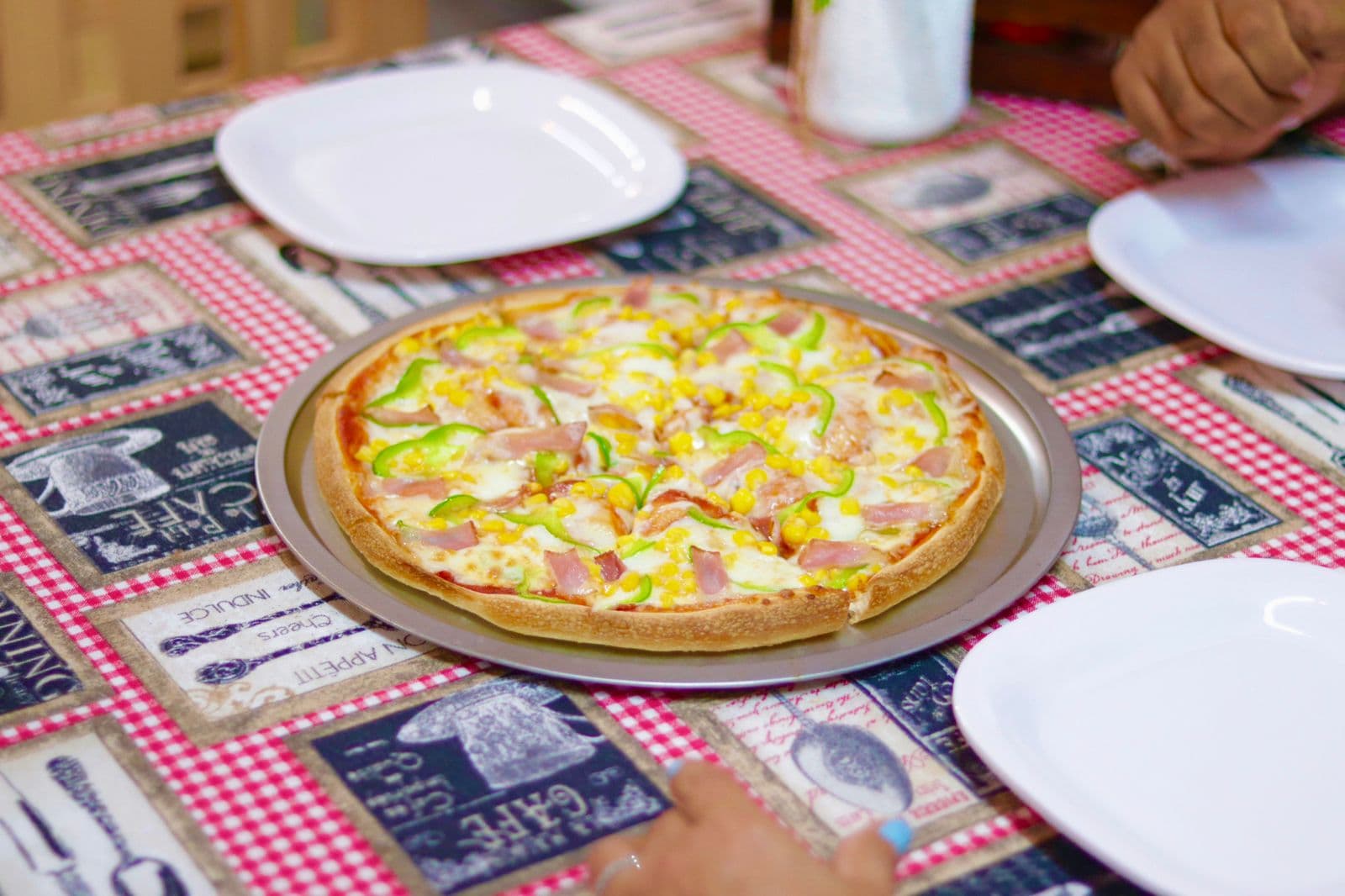 Pizza Hawaiana + 2 Refrescos
