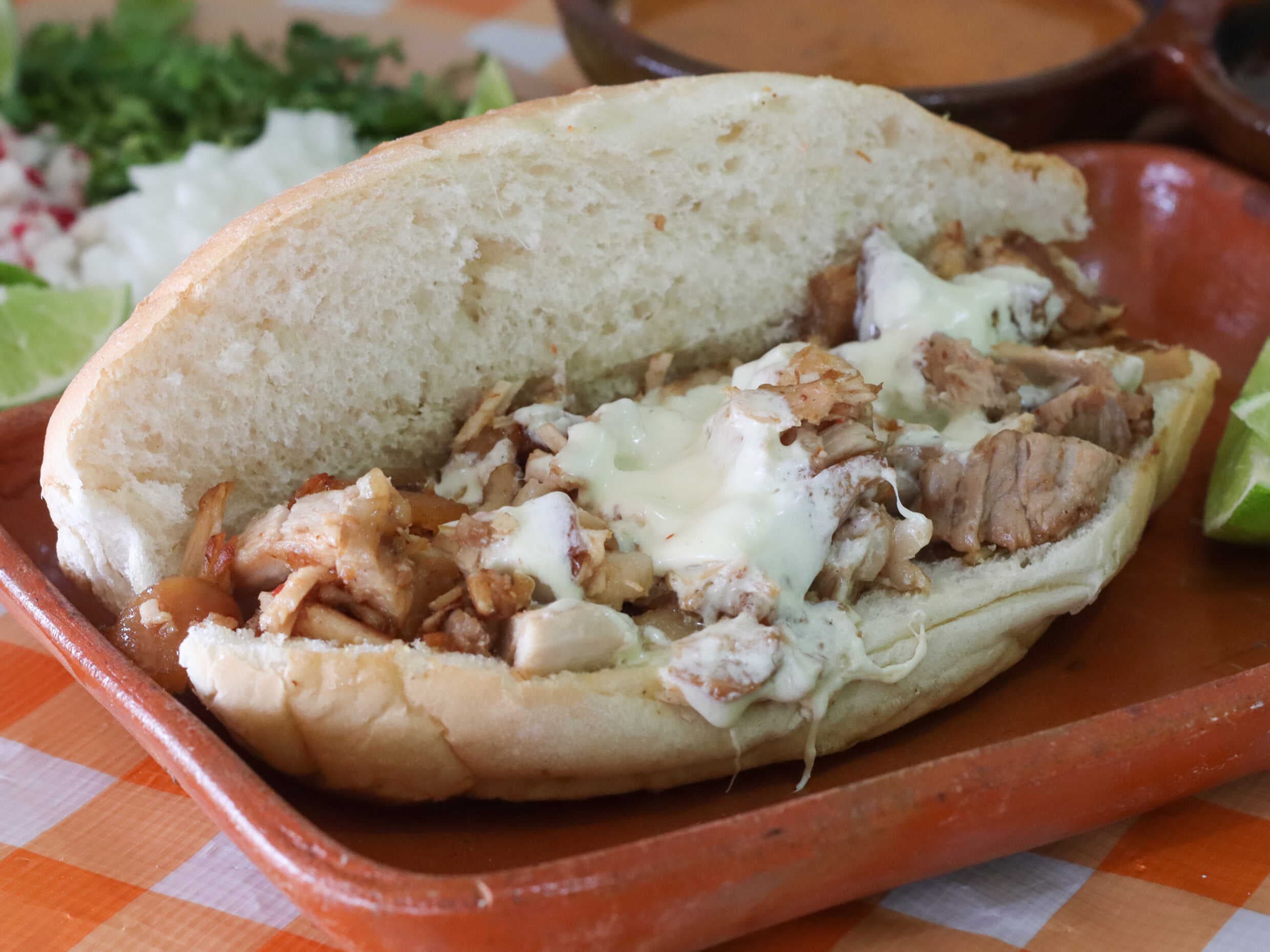 1 Torta Carnitas + Agua